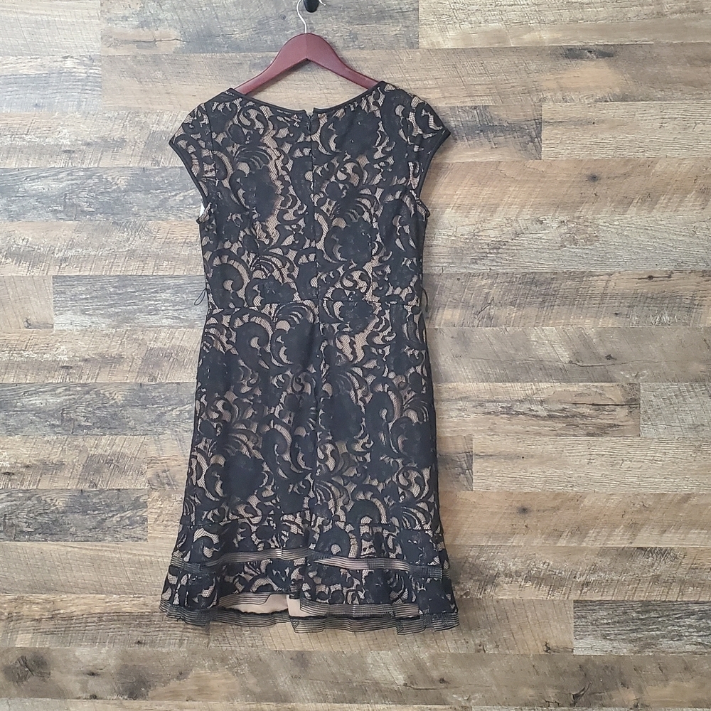Lace pattern dress - Picture 2 of 2